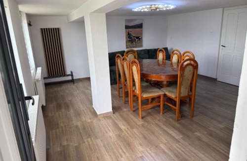 Mintiu Gherlii Chalet De Esquí | Cabana cu Livada