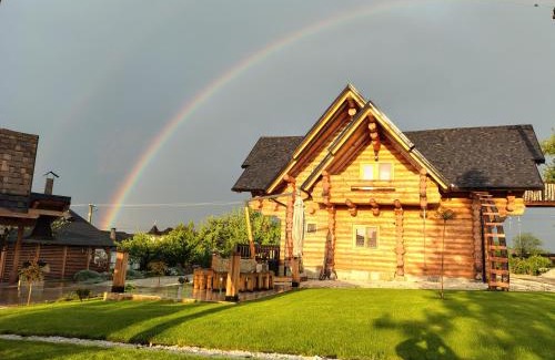 Valea Moldovei Chalet De Esquí | Cabana lemn rotund cu ciubar de închiriat Bucovina Chalet
