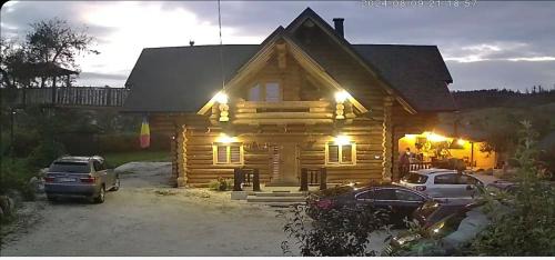 Valea Moldovei Chalet De Esquí | Cabana lemn rotund cu ciubar de închiriat Bucovina Chalet
