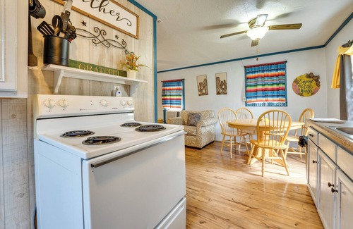 Concan Cabaña | 'cabana Luna' Cabin w/ Deck, Swing & Fire Pit!