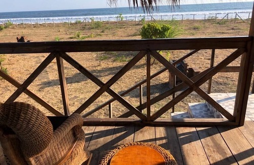 Leon Casa | Cabana Mitchell is a beachfront cozy cabana at Playa Tesoro