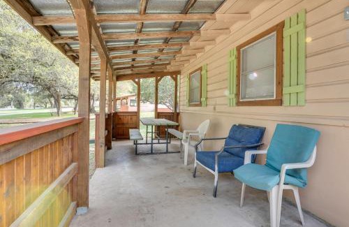 Concan Casa | Cabana Sol Cabin 4 Mi to Garner State Park