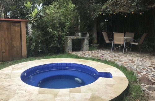 Valle de Bravo Cabina | Cabaña con jacuzzi junto a la reserva ecológica de Montealto