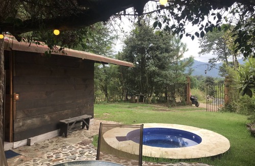 Valle de Bravo Cabina | Cabaña con jacuzzi junto a la reserva ecológica de Montealto