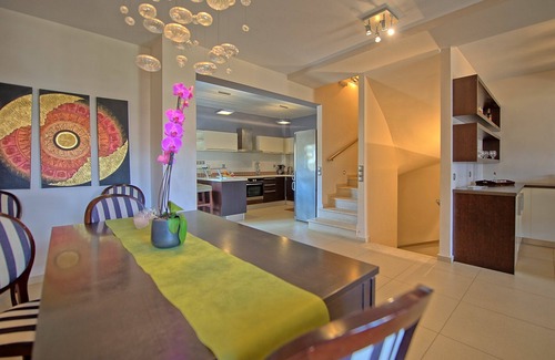 Agia Marina Villa | Villa en Agia Marina con 4 habitaciones, capacidad 8