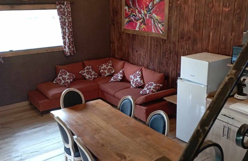 Alligny-en-Morvan Cabina | Cabane Maxi Tiny, Gite et Chambres au Calme en Lisière de Forêt Avec Étang Pêche