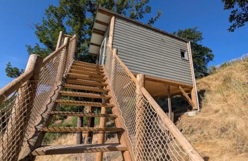 Saint-Paulien Cama Y Desayuno | Cabane perchée romantique avec climatisation à St Paulien - FR-1-582-535
