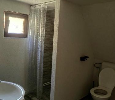 Oestii Paminteni Otro | Cabanele lui Sem