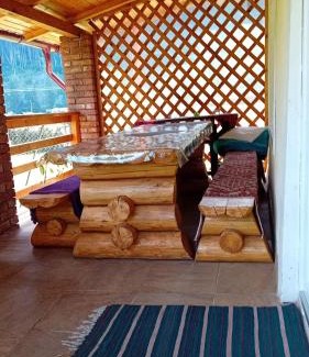 Poiana Teiului Casa | Cabanute pitoresti Poiana Largului