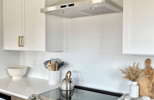 Nags Head Cabaña | Cabell’s Coastal Cottage-Sleeos 8,Jockey’s Ridge, 1 mile to beach Sunsets & Pets