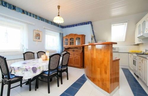 Balatonszemes Apartamento | Cabernet by Interhome