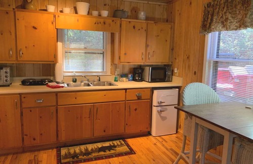 Rabun Gap Cabina | Cabin 1 bed,1 bath hillside with beautiful sunrises and sunsets overlooking lake