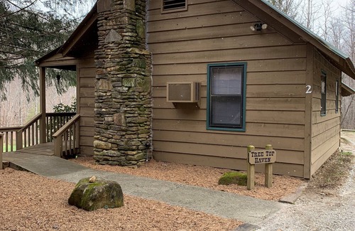 Rabun Gap Cabina | Cabin 1 bed,1 bath hillside with beautiful sunrises and sunsets overlooking lake