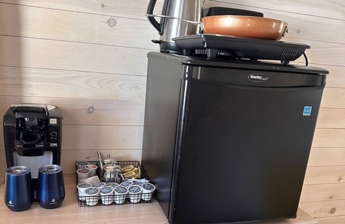 Balmoral Mills Cabina | Cabin 1 - Luxury Glamping , unique Tiny, Cozy, Romantic- w/hot tub on Property