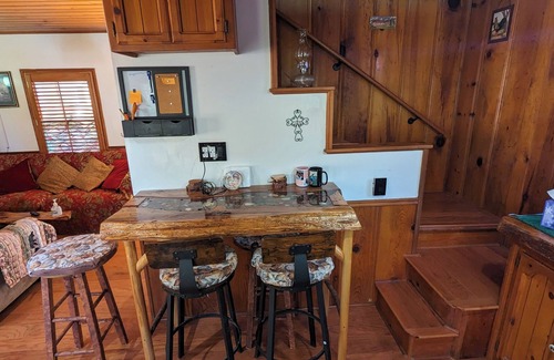 Crestline Cabina | Cabin 10 minute walk to Lake Gregory