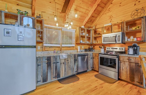 Stanardsville Cabina | Cabin #10 - Our Mountain Cabin | 4 Bed, 3 Bath