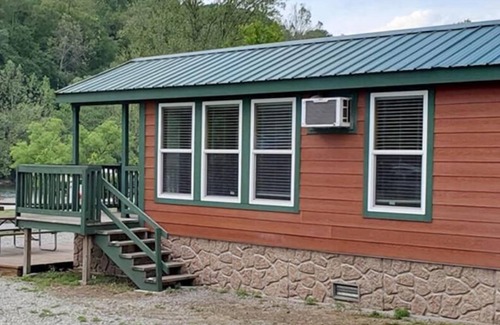 Dickerson Run Cabina | Cabin 11 - Beautiful cabin with a queen, full and twin bed. Great for days outdoors and nights in.