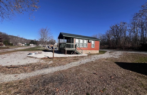 Dickerson Run Cabina | Cabin 11 - Beautiful cabin with a queen, full and twin bed. Great for days outdoors and nights in.