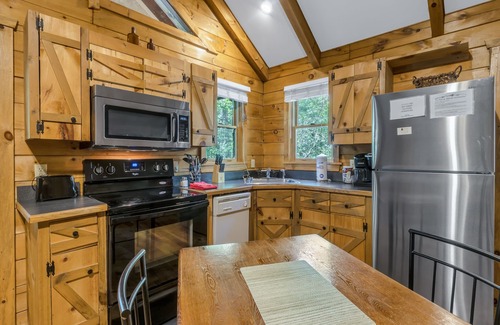Stanardsville Cabina | Cabin #5 - Love Nest | 0 Bed, 1 Bath