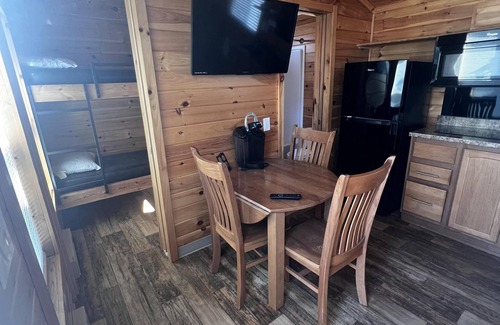 Dickerson Run Cabina | Cabin 6 - Beautiful location with a great view of the river. Perfect for any size family!