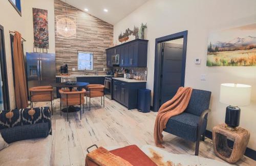 Timberline Casa | Cabin 7 (1-Bed, Modern-Luxury w. Hot Tub)