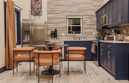 Timberline Casa | Cabin 7 (1-Bed, Modern-Luxury w. Hot Tub)