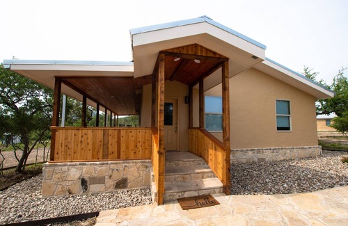 Uvalde Cabina | ¡Acceso privado a la ribera del río Nueces! Cerca de Concan / Frio / Camp Wood