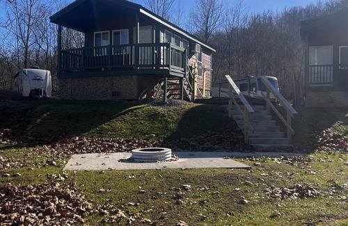 Dickerson Run Cabina | Cabin 8 - Beautiful cabin with a queen, full and twin bed. Great for days outdoors and nights in.