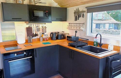 Llwyngwril Chalet De Esquí | CABIN 8 Pet friendly Family glamping Seaview
