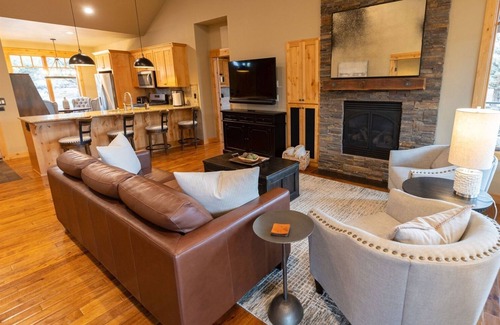 Powell Butte Cabina | Cabin 89 at Brasada Ranch: 2bd, Hot Tub, & Modern Rustic Comfort!