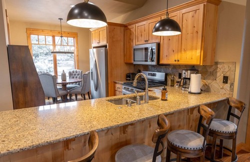 Powell Butte Cabina | Cabin 89 at Brasada Ranch: 2bd, Hot Tub, & Modern Rustic Comfort!