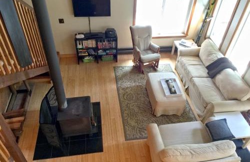 Glacier Casa | Cabin 99 is a Charming Cabin with a hot tub and Pet Friendly