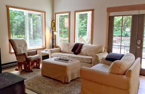 Glacier Casa | Cabin 99 is a Charming Cabin with a hot tub and Pet Friendly