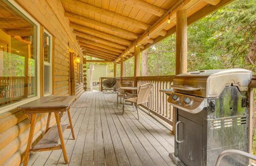 Crestline Casa | Cabin about 1 Mi to Lake Gregory and Hiking!