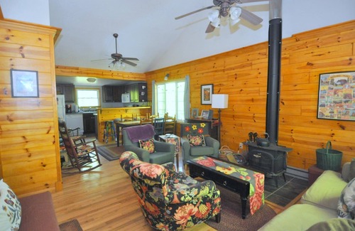 Berkeley Springs Cabina | Cabin at Sleepy Creek - Charming Cabin