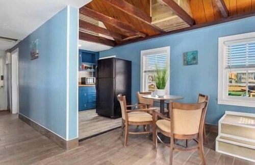 Ocean City Cabina | Cabin at The Beach , not handicapped accesible- has stair access . 1 bathroom