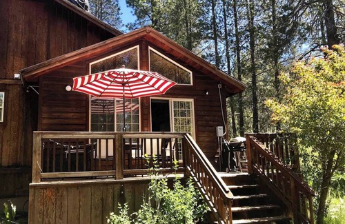 Truckee Cabina | Escapada contemporánea de montaña por esquí y ciudad