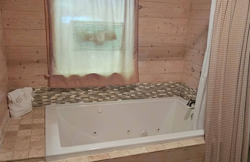 Highlands Cabina | Cabina Bascom / Lujo en cada detalle! ¡Nueva central HVAC y King Master Suite!