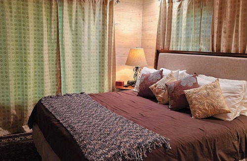 Highlands Cabina | Cabina Bascom / Lujo en cada detalle! ¡Nueva central HVAC y King Master Suite!