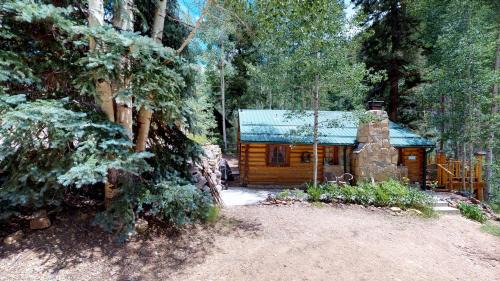 Red River Casa | Cabin By The Creek With High Speed Wifi