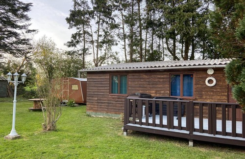 Grandcamp-Maisy Chalet De Esquí | Cabin + caravan