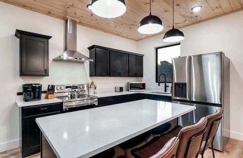 Sevierville Cabina | Cabin Comfort - Pool, Hot Tub & Games!