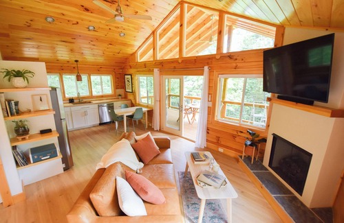Asheville Cabina | Cabin, Hot Tub, Fire Pit, 4 miles to Downtown AVL