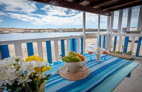 La Oliva Apartamento | Cabin in front of idyllic majanicho beach