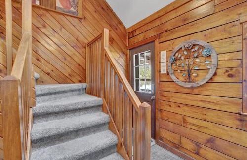 Long Pond Casa | Cabin in Long Pond Gameroom Pool Table