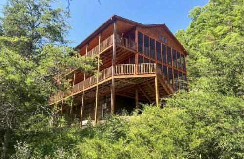 Lost River Casa | Cabin in Lost City WV with Hot Tub and Pet Friendly