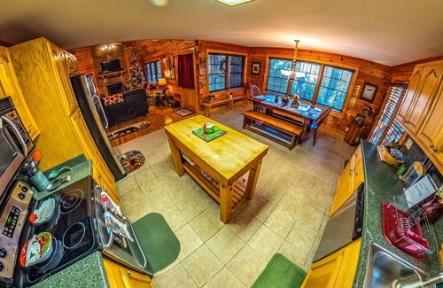 Robbinsville Cabina | Nuevo alquiler en las Grandes Montañas Humeantes!
