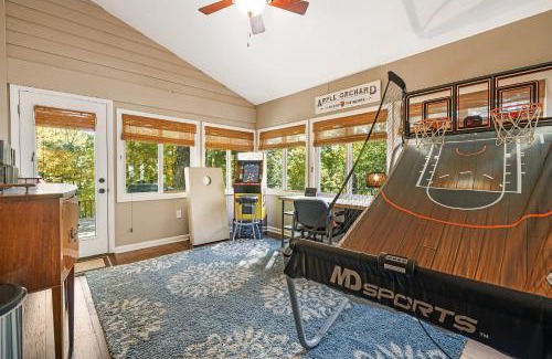 Leicester Casa | Cabin in the Sky by AvantStay Deck w Views