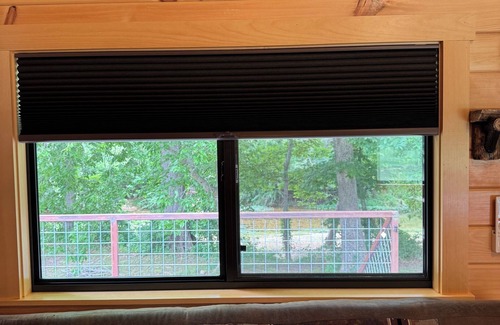 Moodys Cabina | Cabin in The Trees. A true log cabin overlooking a beautiful crystal clear creek