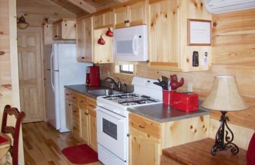 Hendersonville Casa | Cabin in the Treetops-Peaceful 1BR 20-Acre Rural Retreat-HotTub&WiFi near Asheville